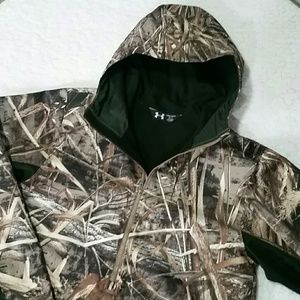 Men's Small 1/2 zip hooded under Armour jacket